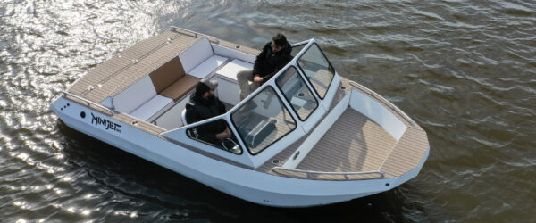 Minijet defender, jet boat, twin engine