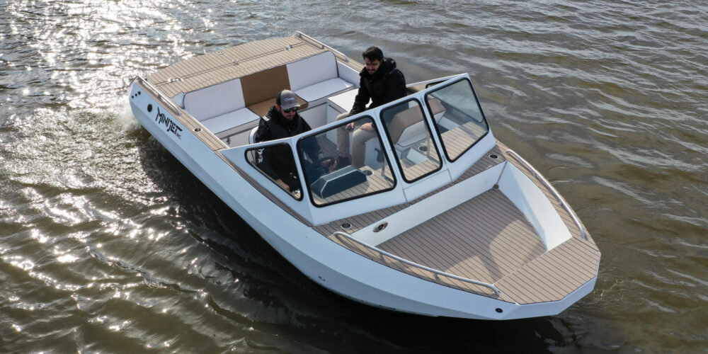 Minijet defender, jet boat, twin engine