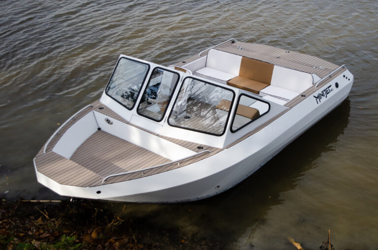 Minijet defender, jet boat, twin engine