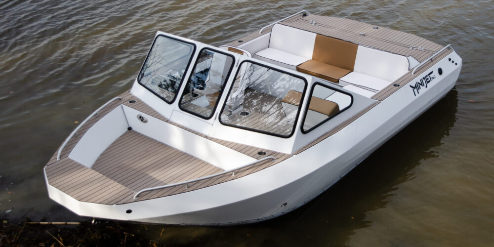 Minijet defender, jet boat, twin engine