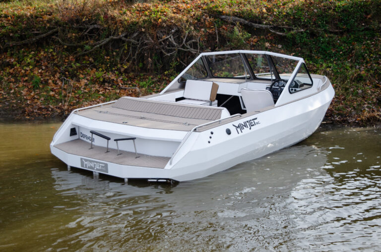 Minijet defender, jet boat, twin engine